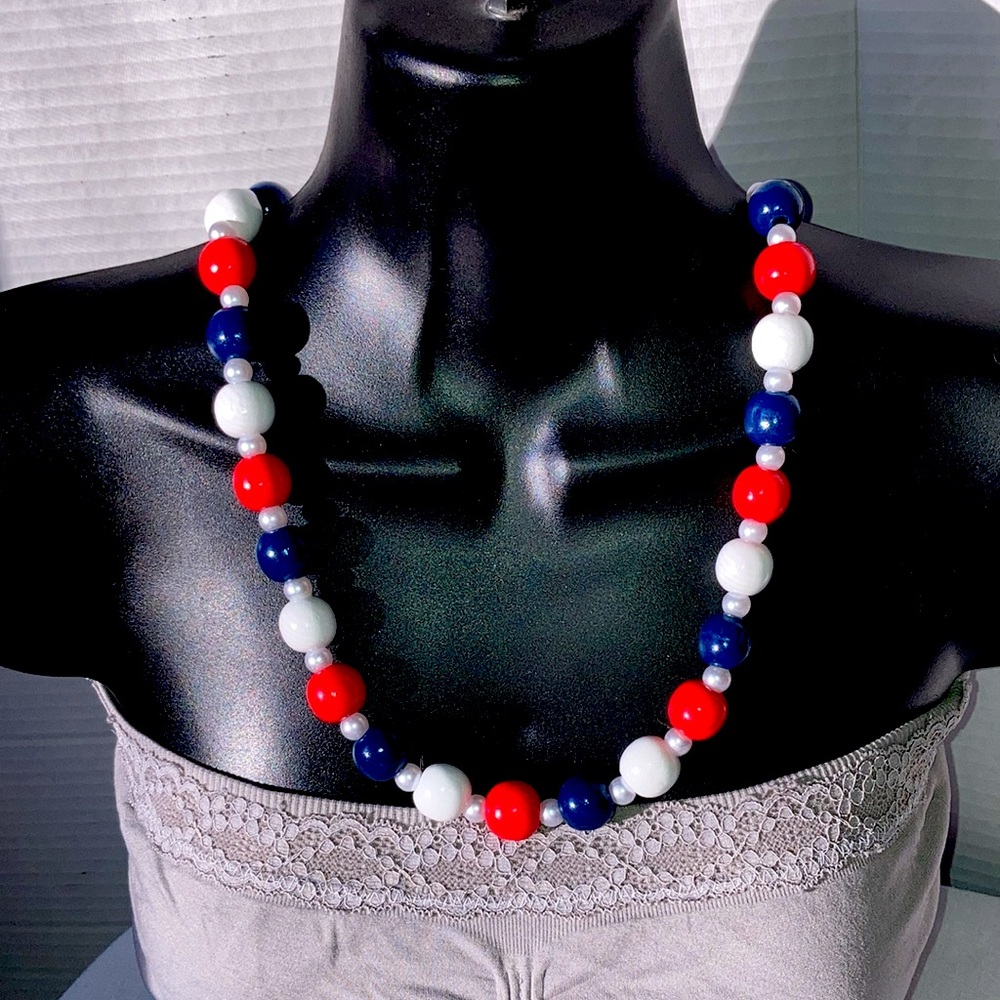 Patriotic Red White and Blue
Wood Bubble Gum Bead Stretch Necklace 22 in Long